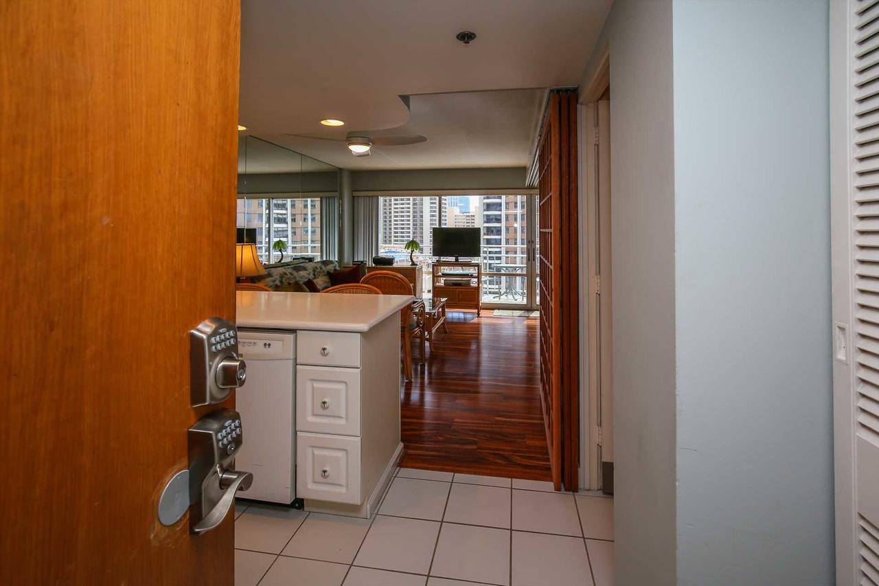 Ilikai 1038 Ocean Condo - thumb 21