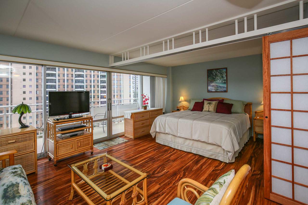 Ilikai 1038 Ocean Condo - thumb 2