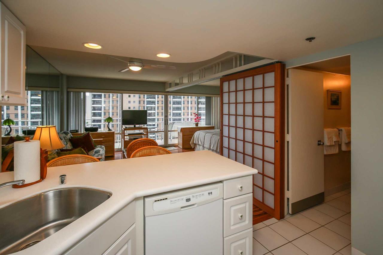 Ilikai 1038 Ocean Condo - thumb 20