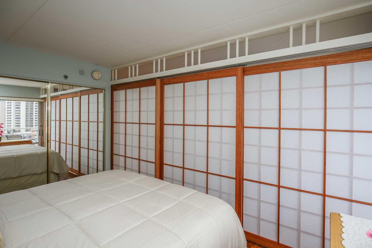 Ilikai 1038 Ocean Condo - thumb 10