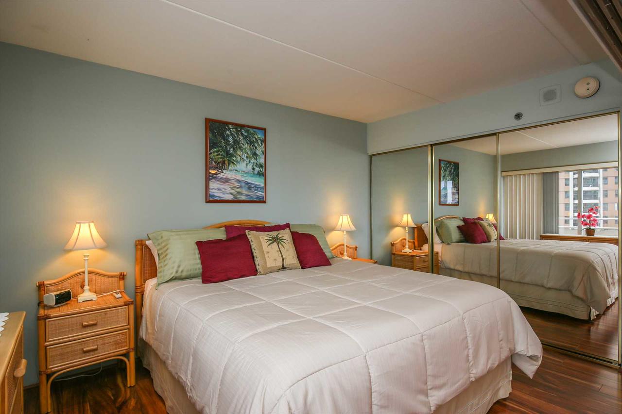 Ilikai 1038 Ocean Condo - thumb 14