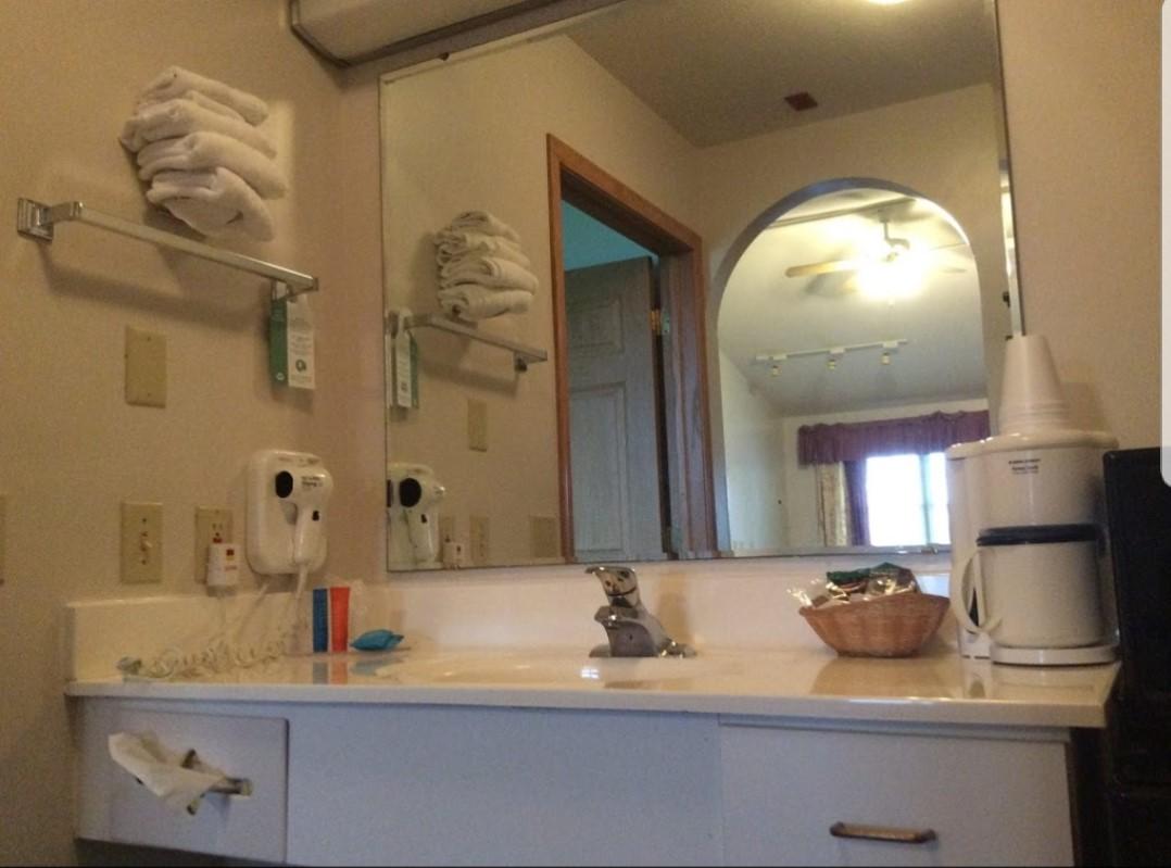 Colonial Manor Motel - thumb 13