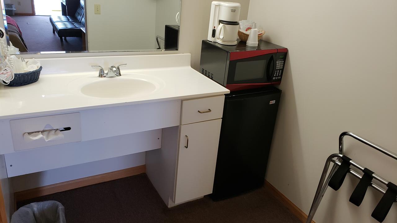 Colonial Manor Motel - thumb 7