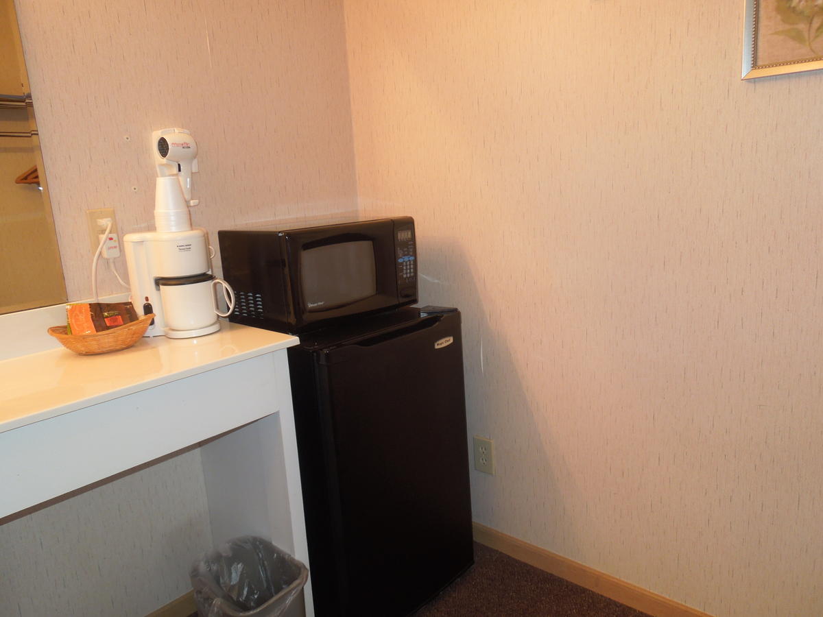 Colonial Manor Motel - thumb 38