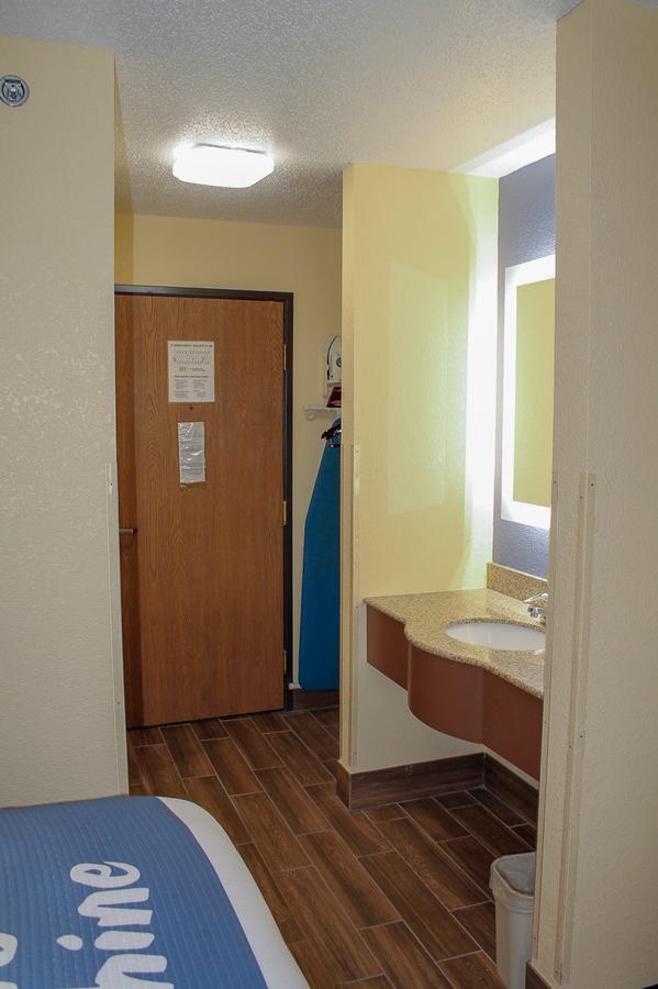 Days Inn By Wyndham Batavia Ohio - thumb 7