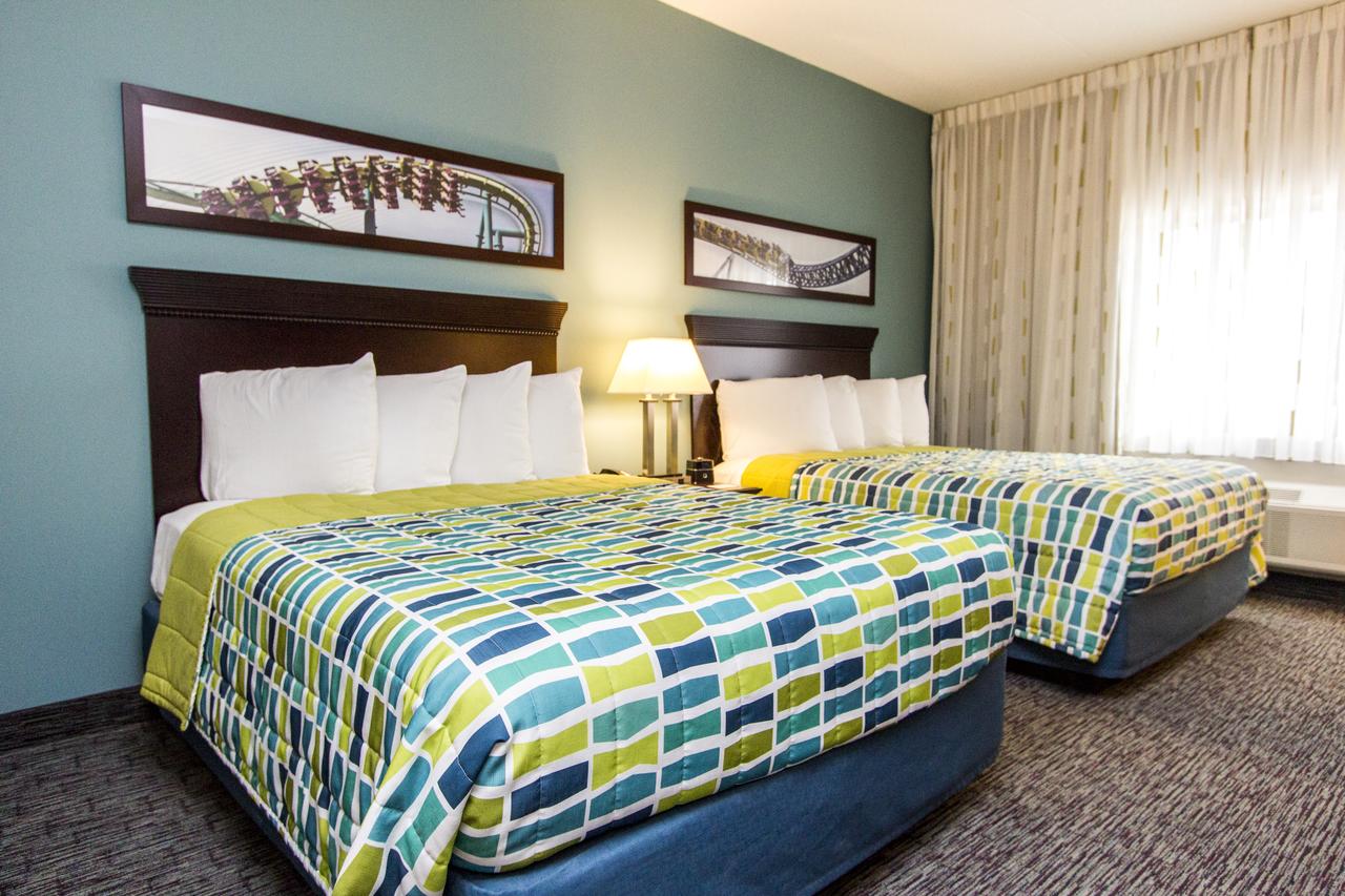 Cedar Point's Express Hotel - thumb 20