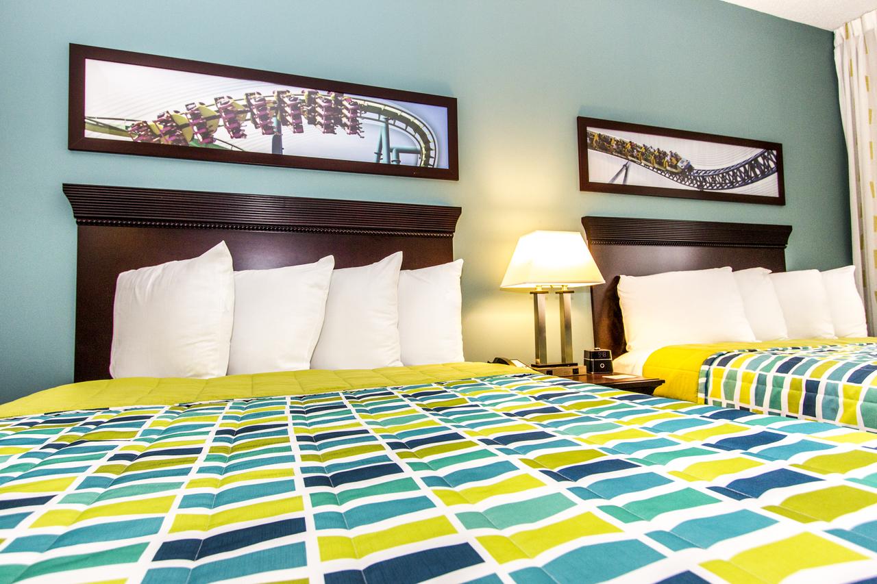 Cedar Point's Express Hotel - thumb 35