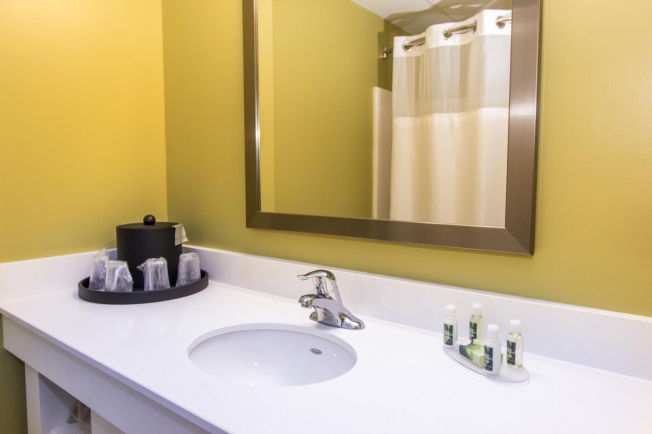 Cedar Point's Express Hotel - thumb 32