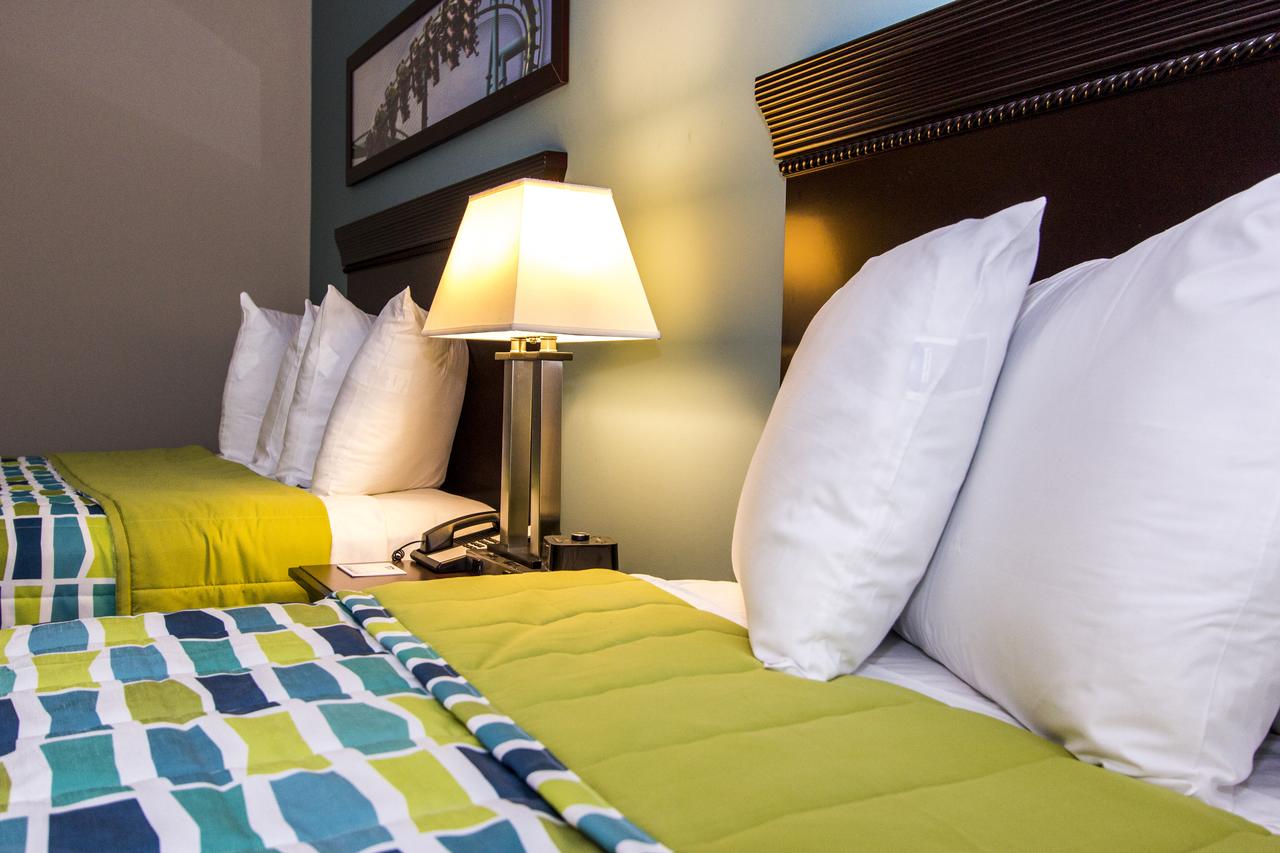 Cedar Point's Express Hotel - thumb 25