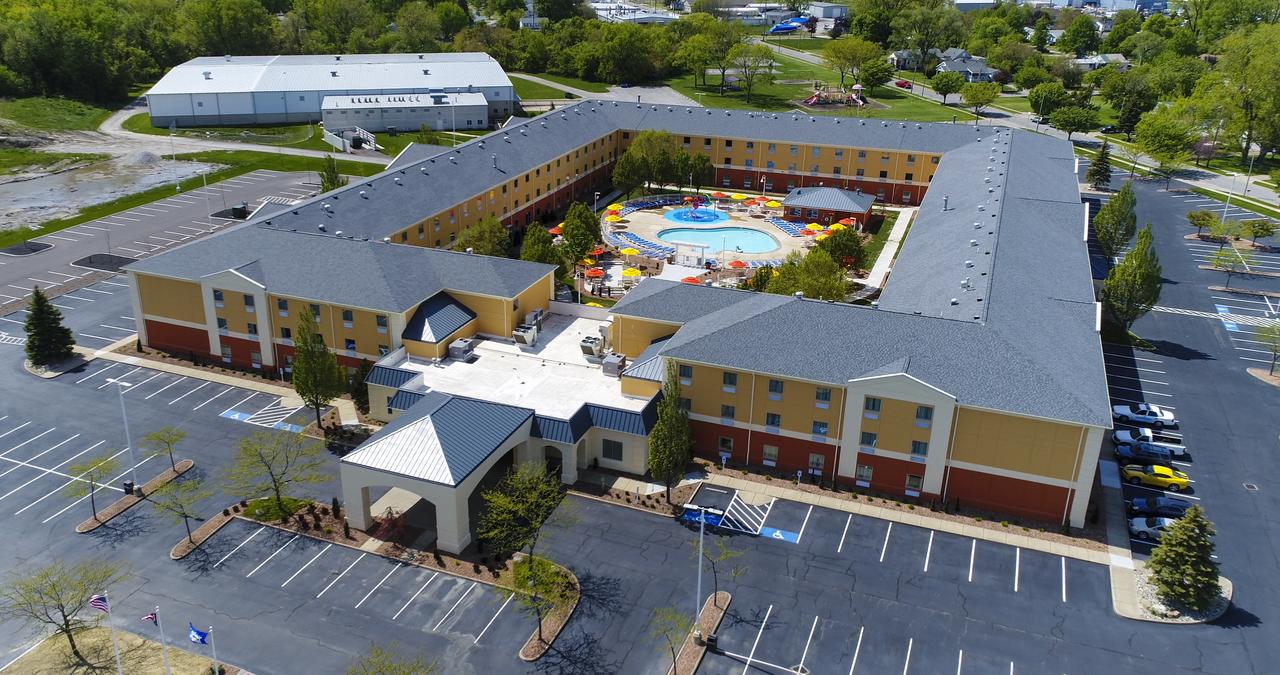 Cedar Point's Express Hotel - thumb 1