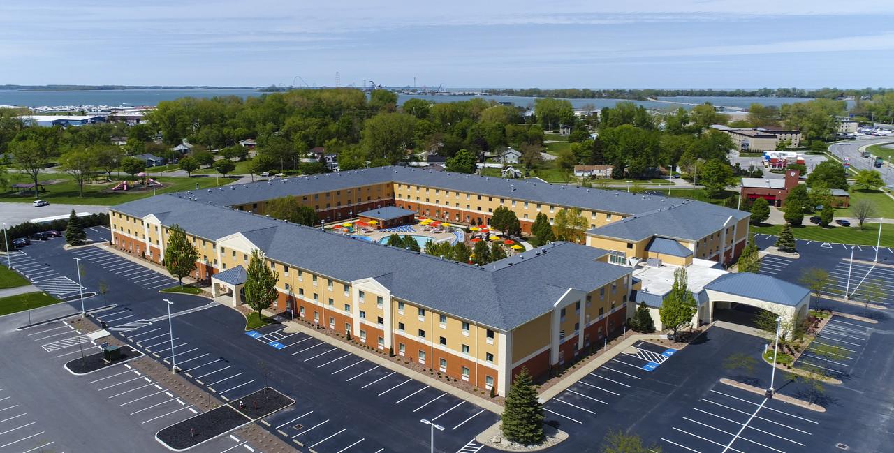 Cedar Point's Express Hotel - thumb 6