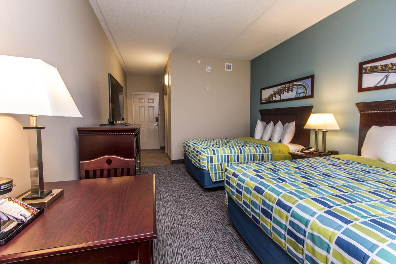 Cedar Point's Express Hotel - thumb 24