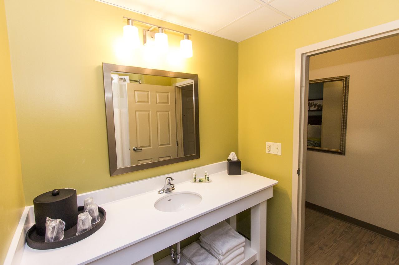 Cedar Point's Express Hotel - thumb 31