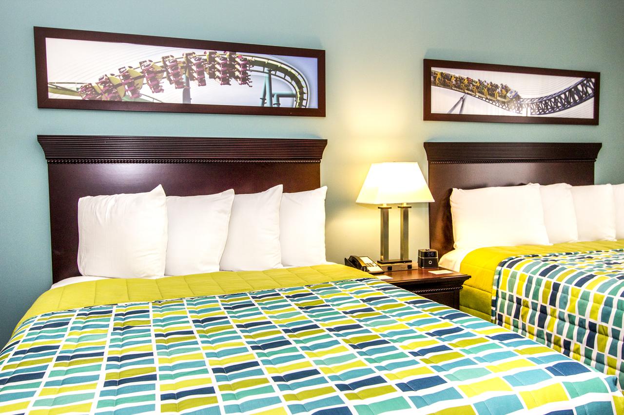 Cedar Point's Express Hotel - thumb 27
