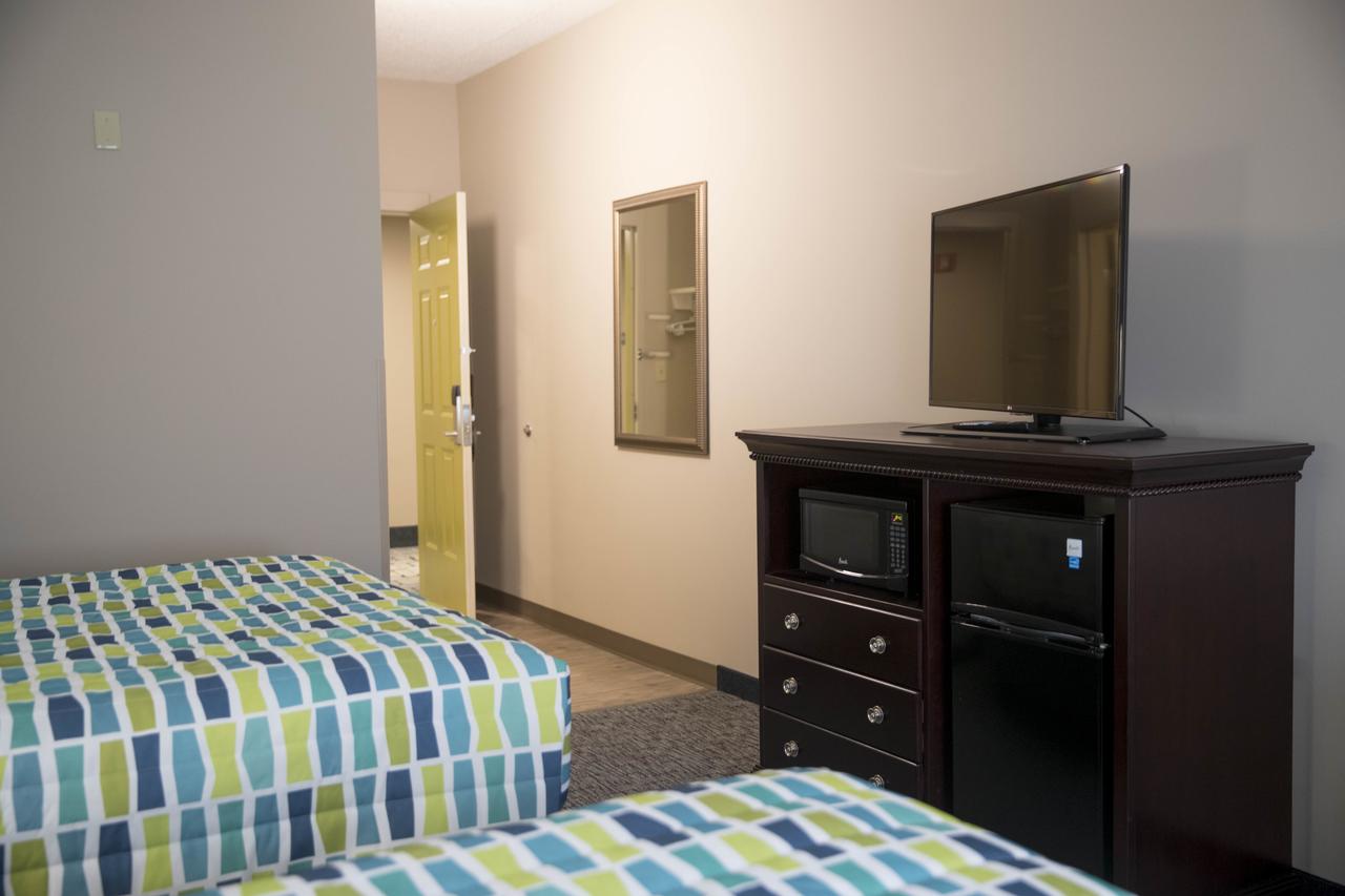 Cedar Point's Express Hotel - thumb 15