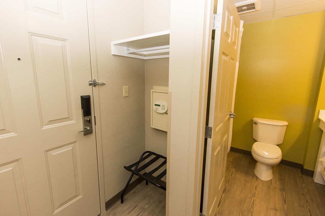 Cedar Point's Express Hotel - thumb 40