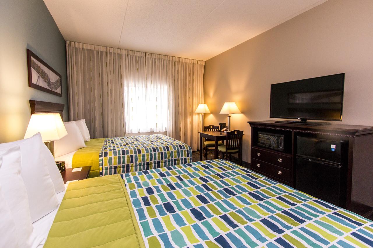 Cedar Point's Express Hotel - thumb 37