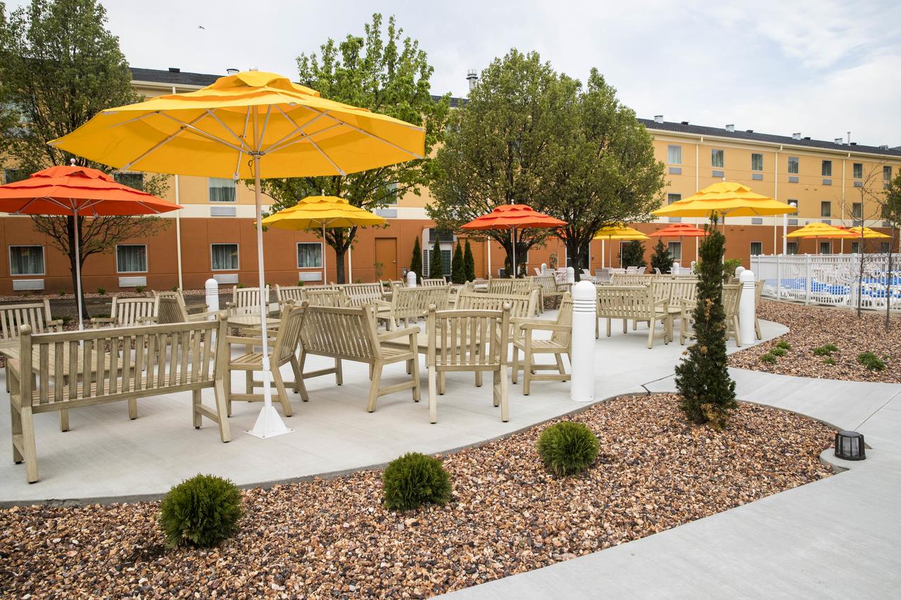 Cedar Point's Express Hotel - thumb 10