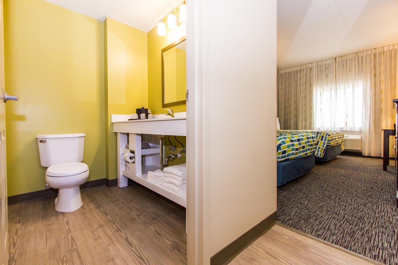 Cedar Point's Express Hotel - thumb 34