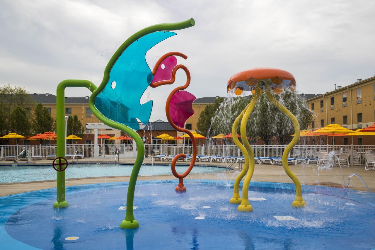 Cedar Point's Express Hotel - thumb 11