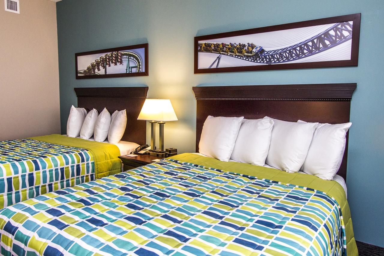 Cedar Point's Express Hotel - thumb 36