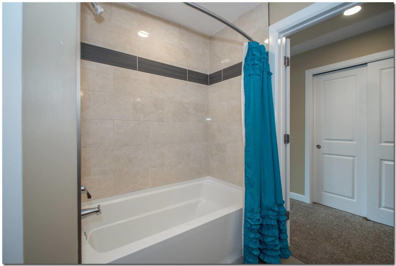 2br/2ba In The Heart Of Downtown - thumb 6