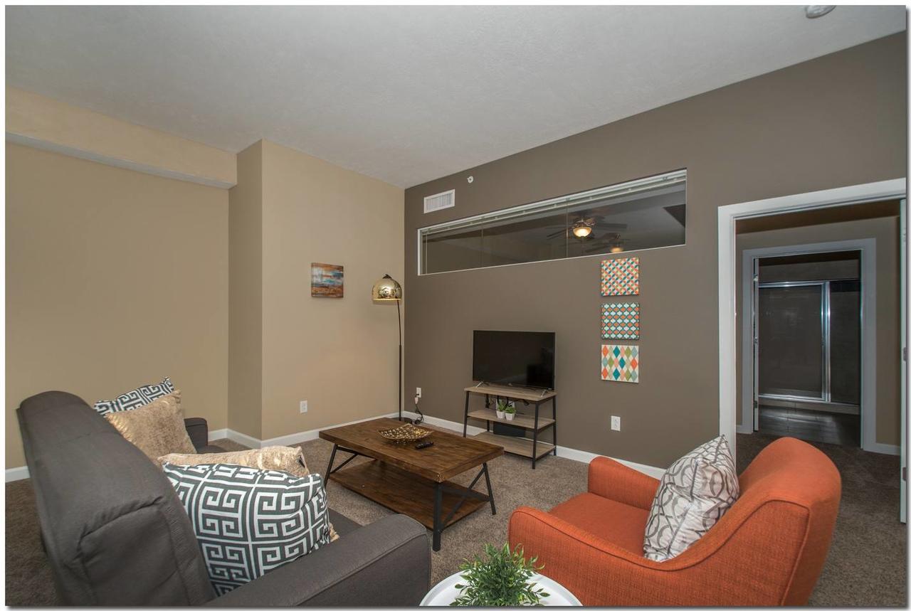 2br/2ba In The Heart Of Downtown - thumb 7