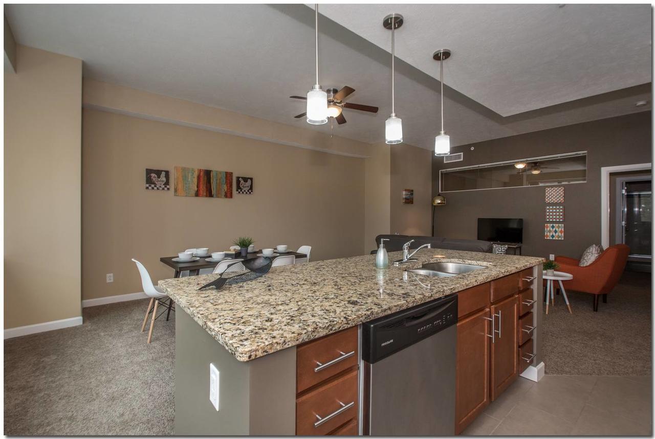 2br/2ba In The Heart Of Downtown - thumb 17