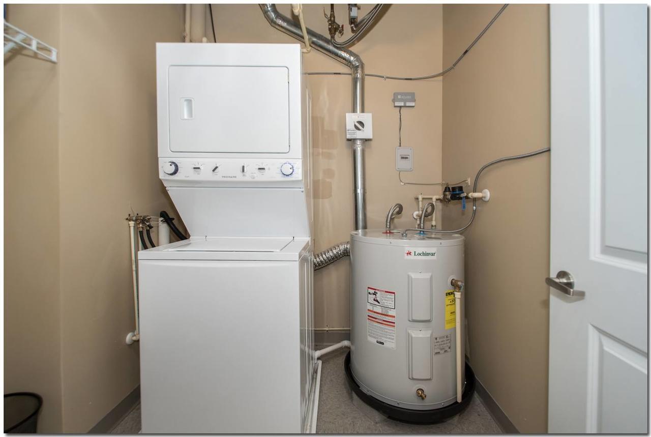 2br/2ba In The Heart Of Downtown - thumb 18