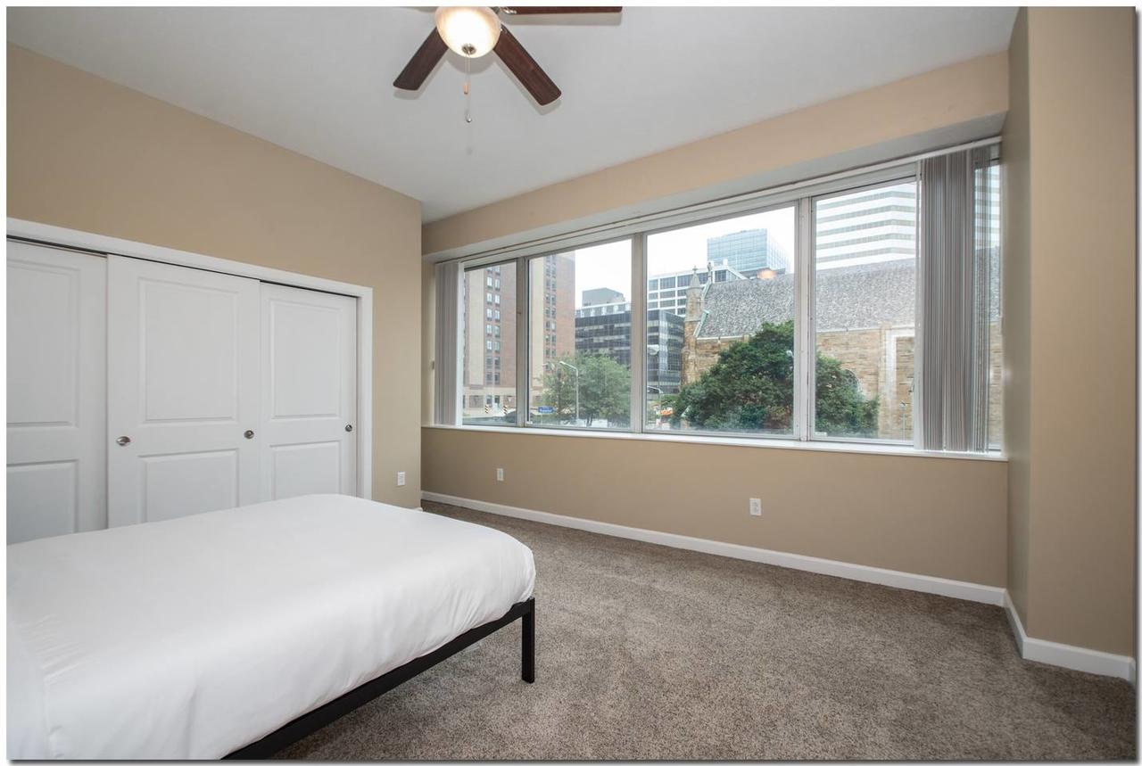 2br/2ba In The Heart Of Downtown - thumb 15
