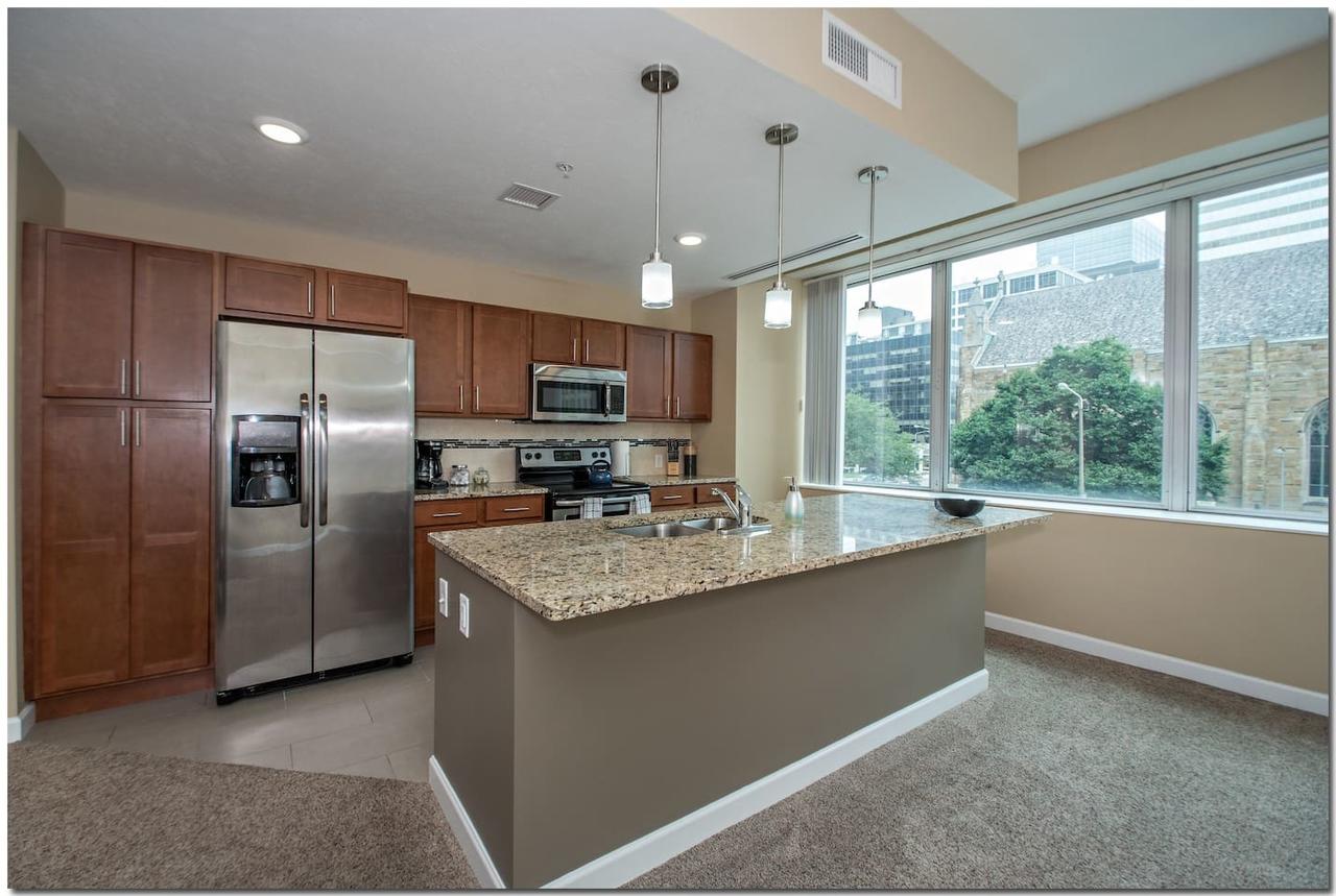 2br/2ba In The Heart Of Downtown - thumb 19