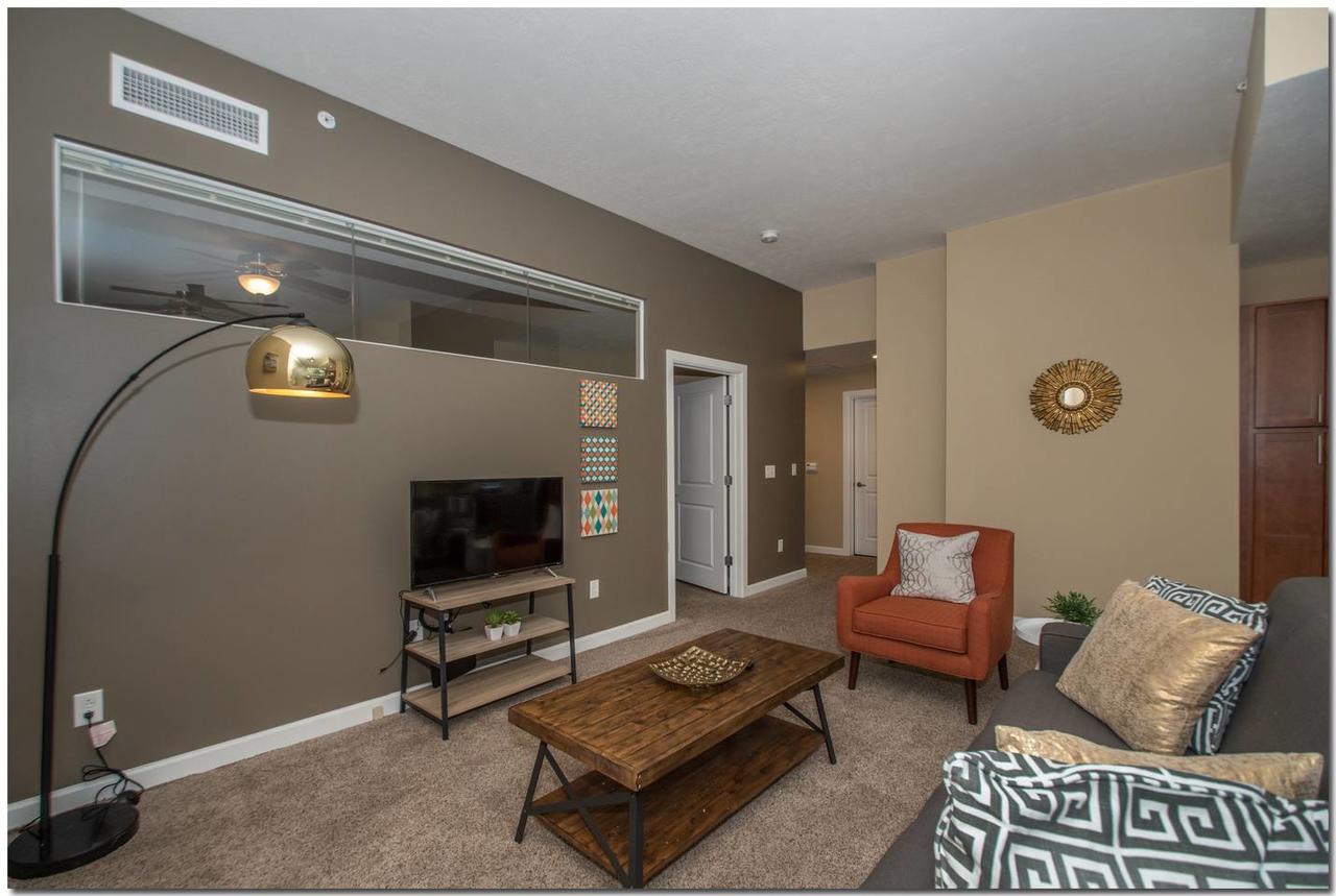 2br/2ba In The Heart Of Downtown - thumb 12