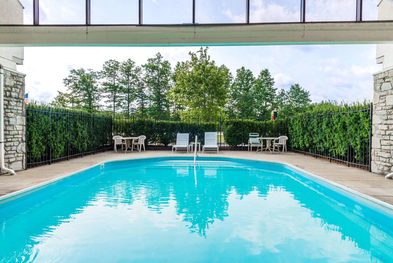 Super 8 By Wyndham Westlake/Cleveland - thumb 12