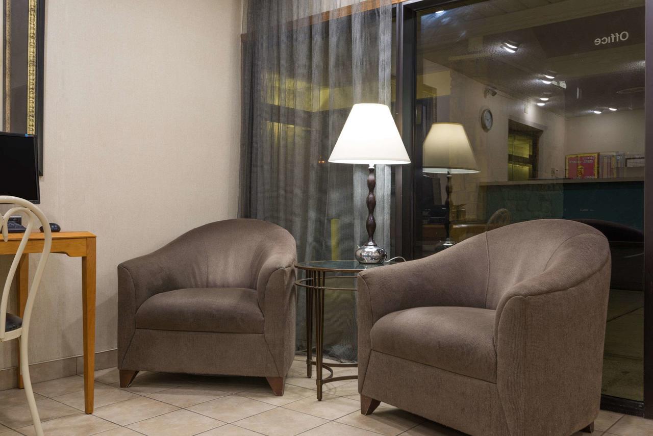 Super 8 By Wyndham Westlake/Cleveland - thumb 16