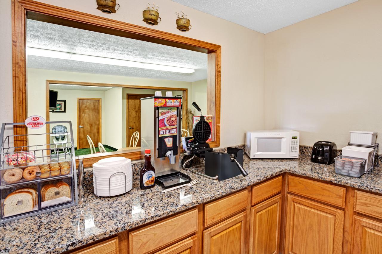 Super 8 By Wyndham Westlake/Cleveland - thumb 7