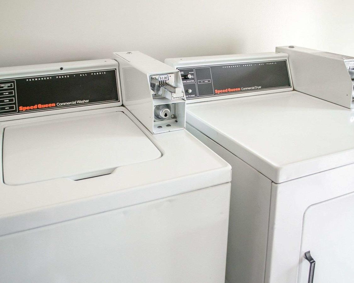 Econo Lodge Inn & Suites South Sandusky - thumb 23