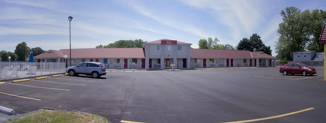 Econo Lodge Inn & Suites South Sandusky - thumb 3