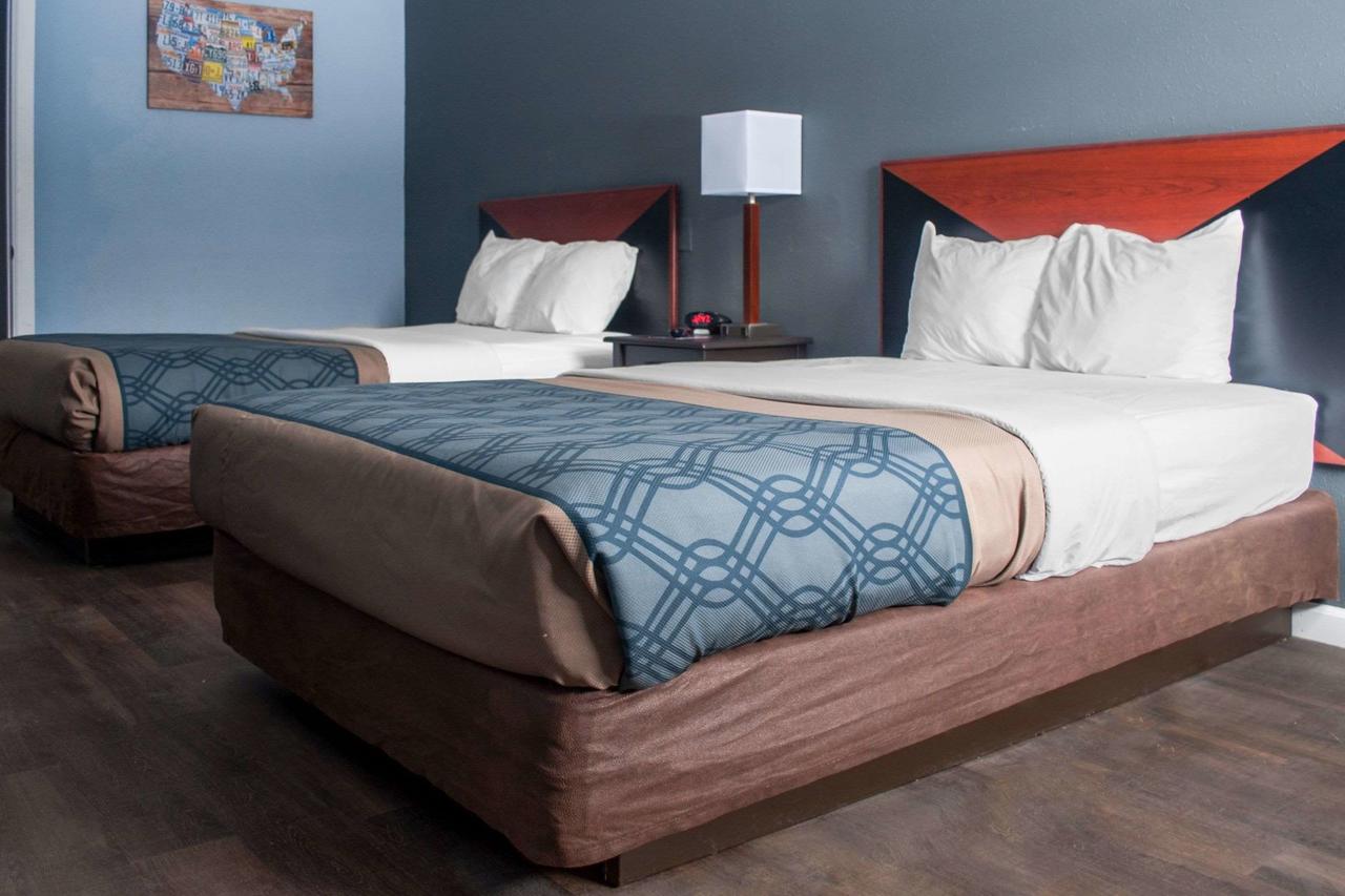 Econo Lodge Inn & Suites South Sandusky - thumb 20