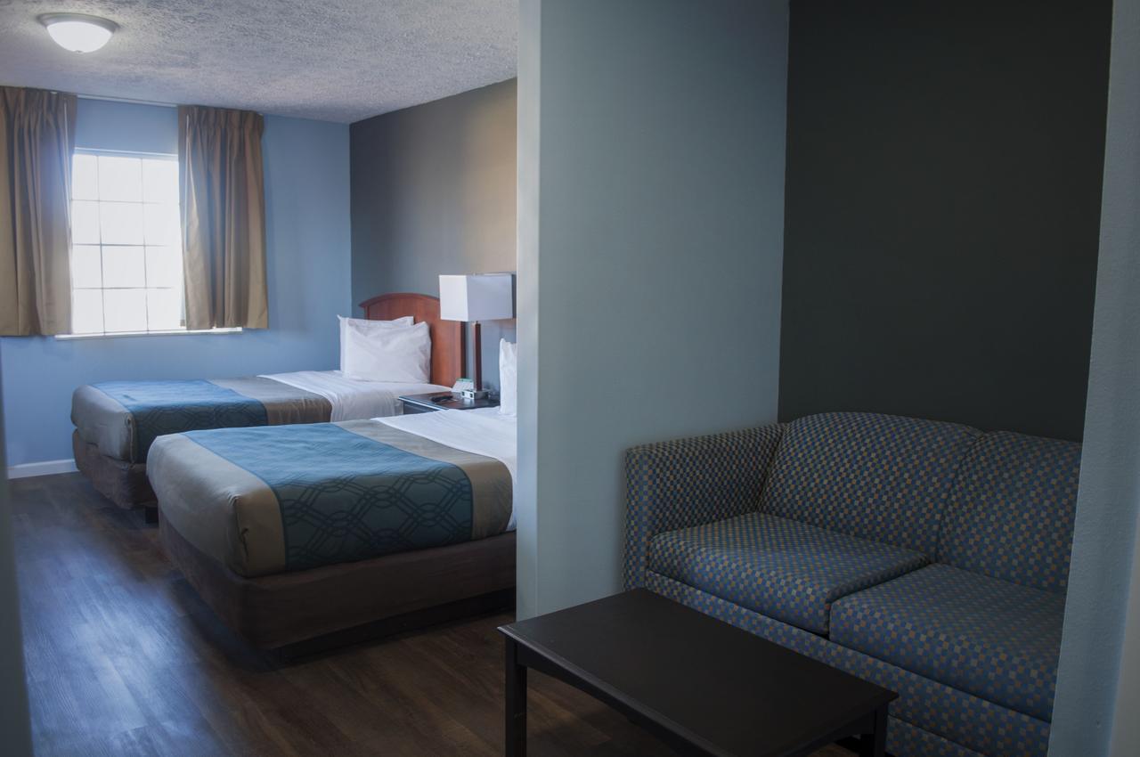 Econo Lodge Inn & Suites South Sandusky - thumb 8