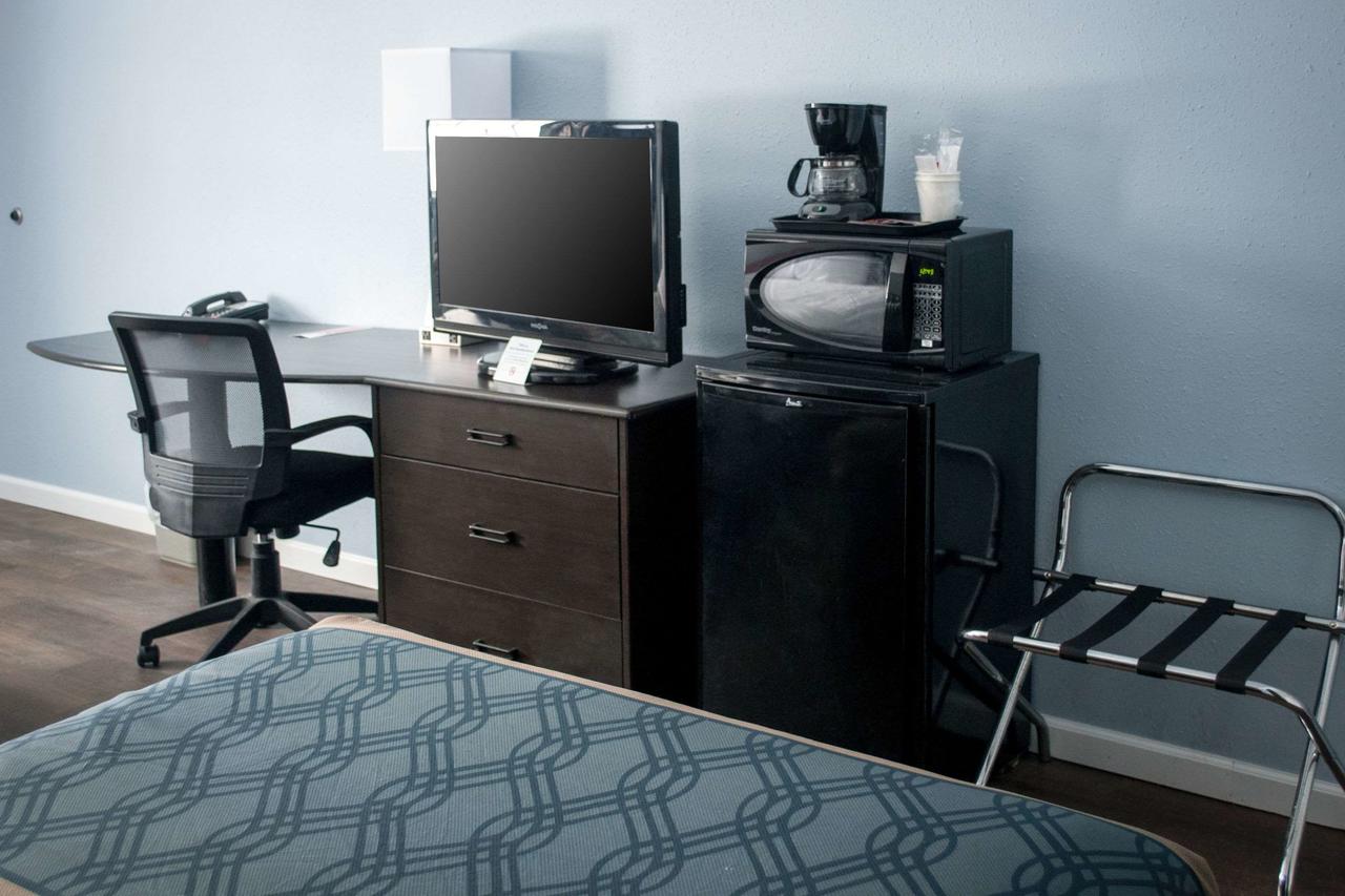 Econo Lodge Inn & Suites South Sandusky - thumb 15