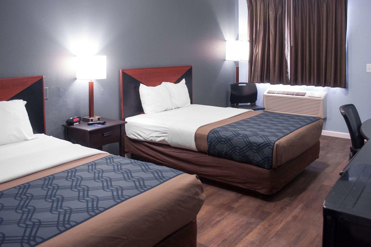 Econo Lodge Inn & Suites South Sandusky - thumb 0