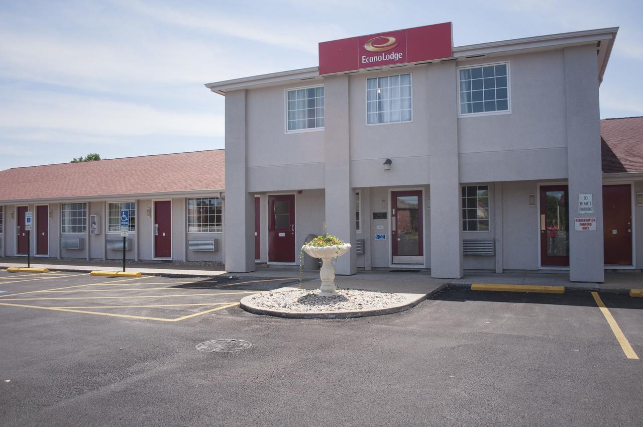 Econo Lodge Inn & Suites South Sandusky - thumb 5