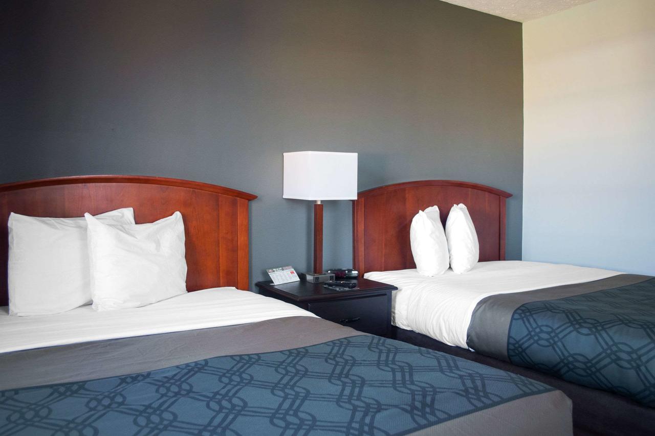 Econo Lodge Inn & Suites South Sandusky - thumb 14