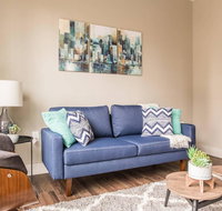 Deluxe 1br  Parking - Minutes to All Of Downtown - Tourism Bookings