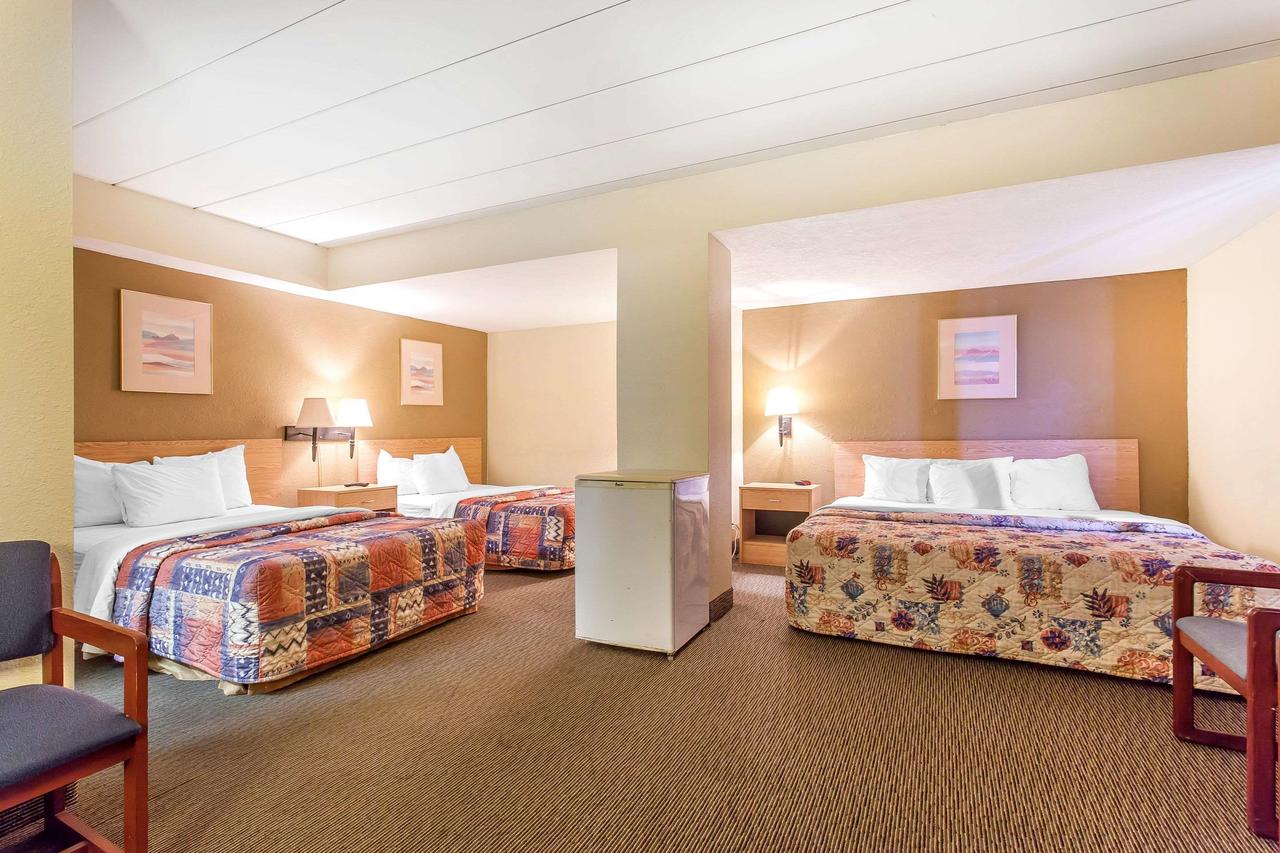 Rodeway Inn North - thumb 2