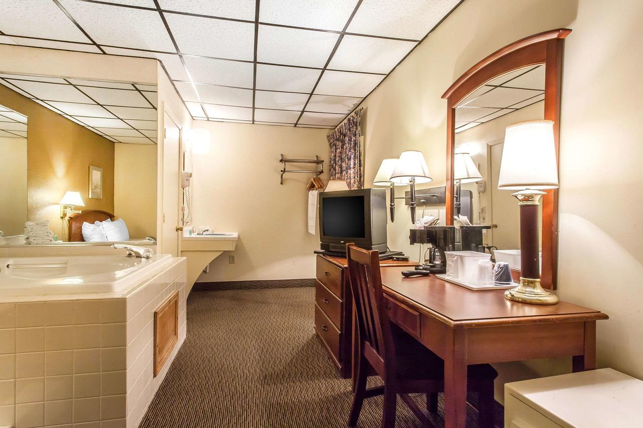 Rodeway Inn North - thumb 18