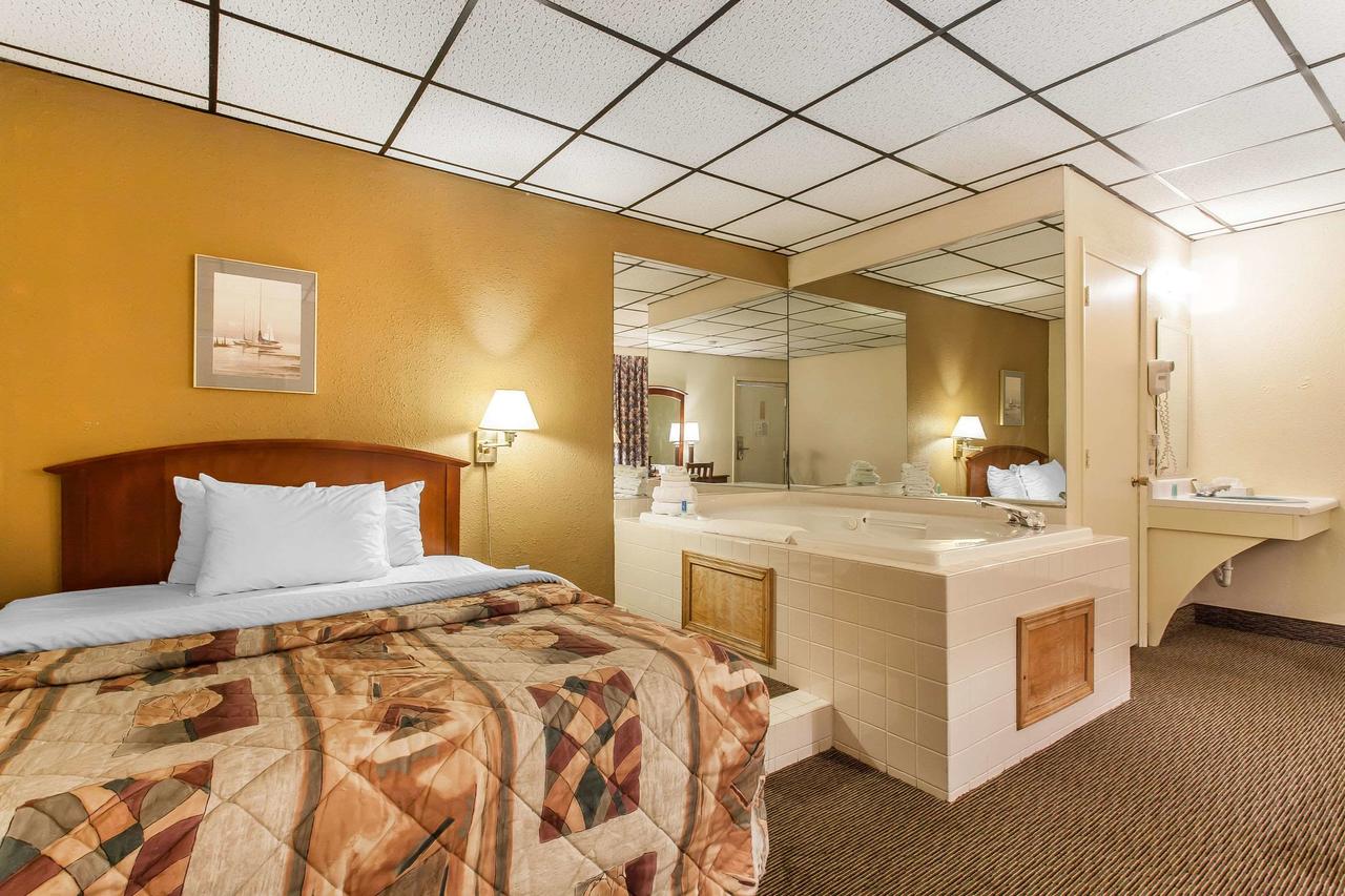 Rodeway Inn North - thumb 1