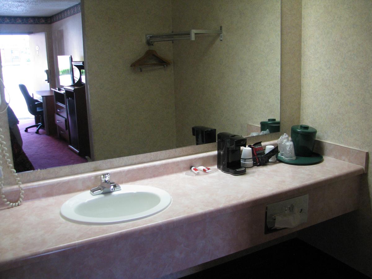 Royal Inn Motel - thumb 1