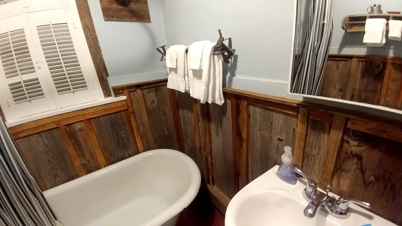 Historic Whiting Hotel Suites - thumb 22