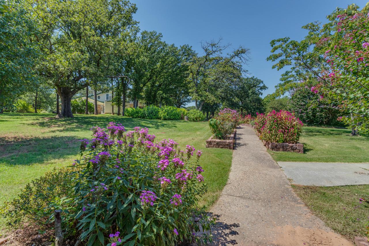 The Whispering Pines Inn - thumb 17